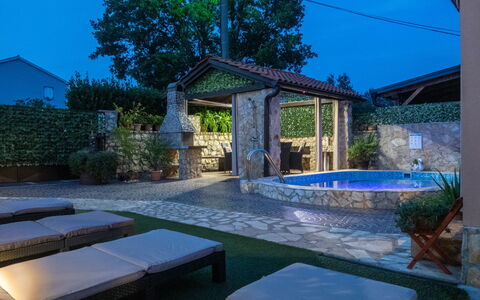 Ana: Plante, L'Eau, Bleu, Ciel, Piscine, Ombre, Mobilier De Jardin, Architecture, Bâtiment, Arbre