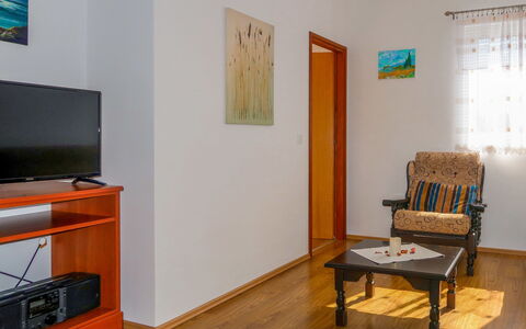 Andjelka: Bâtiment, Bois, Cadre, Design Intérieur, Sol, Sol, Salon, Mur, Dur, Téléviseur