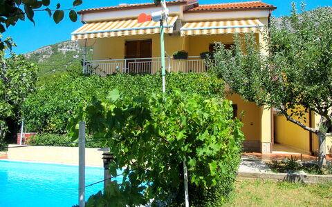 Stella: Plante, L'Eau, Bâtiment, Ciel, Fenêtre, Ombre, Végétation, Arbre, Lot Terre, Architecture