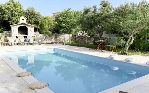 Neka: L'Eau, Propriété, Ciel, Plante, Piscine, Arbre, Bleu Azur, Ombre, Bâtiment, Composite