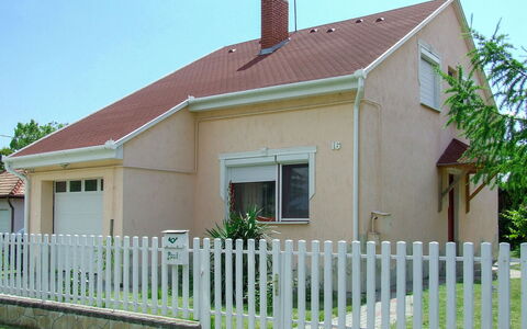 Boros: Maison, Propriété, Domicile, Immobilier, Toit, Bâtiment, Clôture, Palissade, Chalet, Accueil Escrime