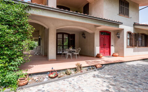 Culla di Stelle: Propriété, Plante, Bâtiment, Fenêtre, Porte, Ombre, Éclairage, Architecture, Design Intérieur