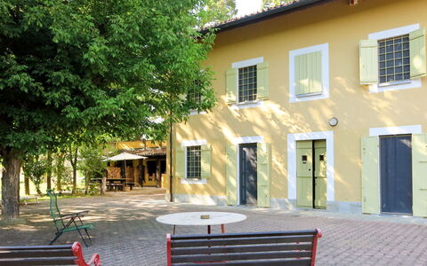 Giorgio Winery: Propriété, Maison, Domicile, Bâtiment, Immobilier, Ville, Architecture, Quartier, Arbre, Façade