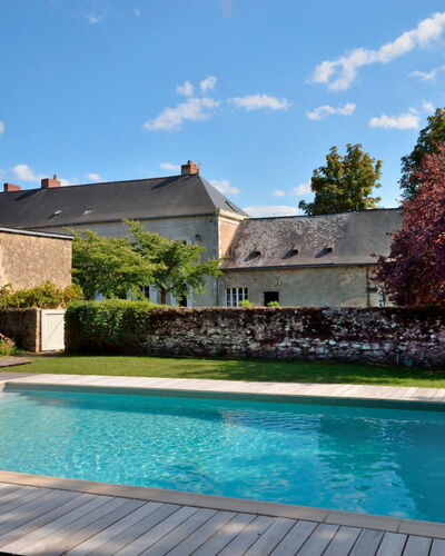 Langevine: L'Eau, Nuage, Ciel, Plante, Propriété, Bâtiment, Piscine, Arbre, Loisir, Herbe