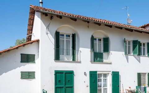 Carroccio Giallo: Ciel, Bâtiment, Propriété, Fenêtre, Plante, Porte, Bleu, Maison, Bois