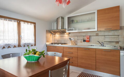 Villa Ginestra: Comptoir, Pièce, Meubles, Propriété, Cabinetry, Cuisine, Design Intérieur, Bâtiment, Maison, Sol