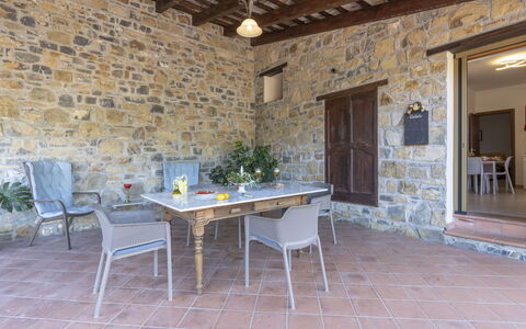 Villa Matisse: Meubles, Propriété, Table, Plante, Chaise, Bois, Pot De Fleur, Bâtiment, Brique, Sol