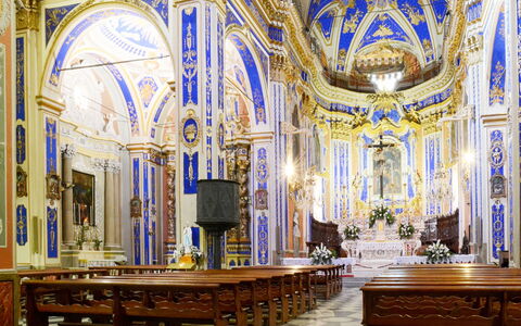 Limone: Design Intérieur, Banc, Bâtiment, Symétrie, Art, Point De Repère, Colonne, Verre, Plafond