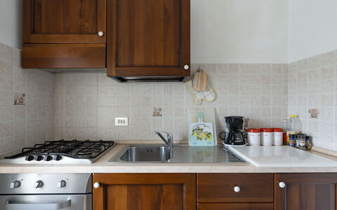 Casa Pina (Imp233): Cabinetry, Comptoir, Propriété, Blanc, Évier, Evier, Bâtiment, Cuisine, Cuisinière, Bois