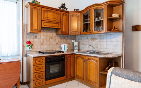 Gialla: Meubles, Cabinetry, Cuisine, Design Intérieur, Comptoir, Bois, Sol, Appareil De Cuisine, Principaux Appliance, Sol