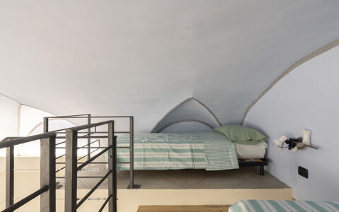 Cielo e Mare (Flg111): Bâtiment, Design Intérieur, Sol, Ombre, Bois, Sol, Plafond, Confort, Composite, Pièce