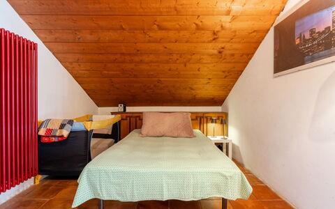 Ciliegio: Design Intérieur, Meubles, Sol, Sol, Chambre, Bois, Lit, Plafond, Pièce, Drap De Lit