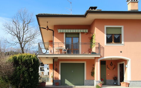 Casa dei Fiori: Plante, Ciel, Bâtiment, Fenêtre, Porte, Maison, Architecture, Quartier, Zone Résidentielle