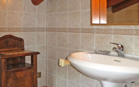 Alpe: Marron, Miroir, Robinet, Évier, Propriété, Lavabo, Luminaire Plomberie, Bois, Salle De Bains, Design Intérieur