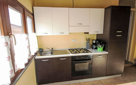 Roma: Appareil De Cuisine, Cuisine, Principaux Appliance, Comptoir, Bois, Evier, Design Intérieur, Sol, Cabinetry, Le Fourneau