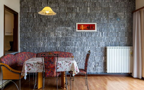 Montesole: Pièce, Mur, Design Intérieur, Propriété, Meubles, Sol, Fond D'Écran, Brique, Bâtiment, Maison