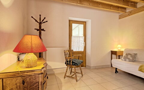 Moulin Bastard: Meubles, Propriété, Table, Bois, Éclairage, Design Intérieur, Architecture, Lampe, Sol, Fenêtre