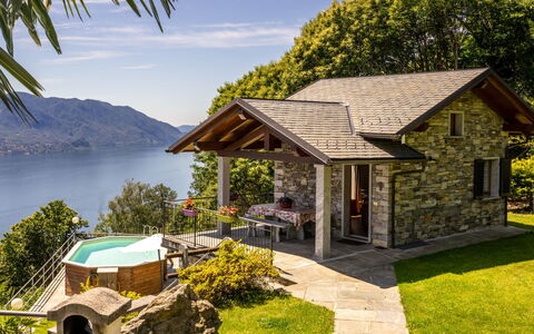 Lo Scoiattolo: Paysage Naturel, Maison, Propriété, Domicile, Bâtiment, Chalet, Toit, Immobilier, Arbre, Herbe