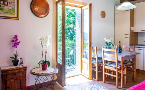 Lo Scoiattolo: Pièce, Propriété, Maison, Design Intérieur, Meubles, Bâtiment, Architecture, Immobilier, Table, Sol