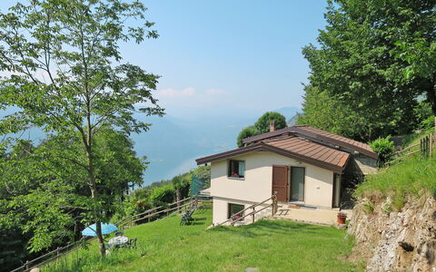 Pineta: Propriété, Maison, Chalet, Bâtiment, Immobilier, Arbre, Domicile, Zone Rurale, Ferme, Ciel