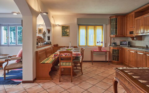 Ruscello: Meubles, Table, Bois, Architecture, Design Intérieur, Fenêtre, Sol, Cabinetry, Sol, Cuisine