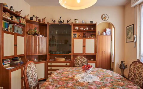 Bianca: Cabinetry, Meubles, Propriété, Cadre, Bois, Tiroir, Design Intérieur, Table, Décoration, Sol
