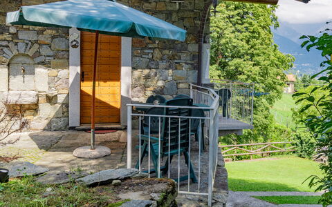 Bragna: Plante, Propriété, Ombre, Chalet, Herbe, Paysage, Loisir, Ciel, Zone Rurale, Teintes Et Ombres