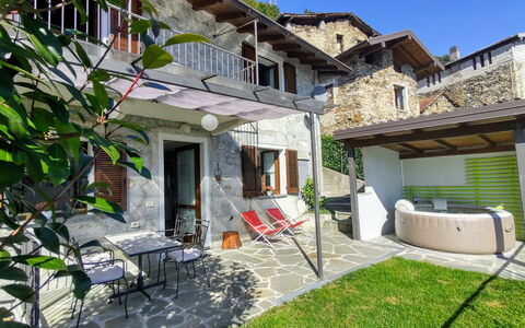 Rustico Simona (Grv255): Plante, Bâtiment, Fenêtre, Ciel, Maison, Lot Terre, Chaise, Table, Quartier, Chalet