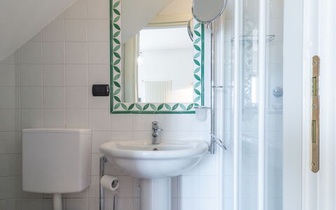 Gabriella: Miroir, Robinet, Évier, Lavabo, Luminaire Plomberie, Propriété, Violet, Salle De Bains, Design Intérieur