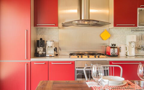 Gabriella: Comptoir, Cabinetry, Vaisselle, Propriété, Appareil De Cuisine, Cuisine, Cuisinière, Électroménager, Bois, Design Intérieur