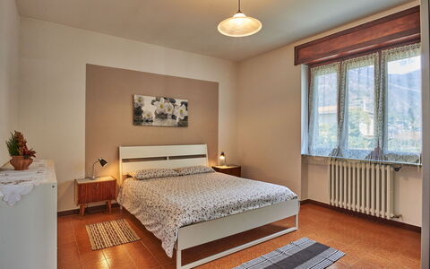 Simoni (Gla107): Propriété, Meubles, Bâtiment, Confort, Fenêtre, Bois, Textile, Design Intérieur, Éclairage, Cadre De Lit
