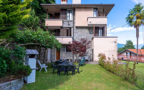 Gera Lario 679: Plante, Ciel, Nuage, Bâtiment, Propriété, Fenêtre, Arbre, Lot Terre, Maison, Herbe
