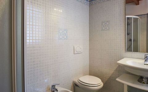 Leonardo: Salle De Bains, Luminaire Plomberie, Sol, Sol, Design Intérieur, Lavabo, Évier, Robinet, Pièce, Plomberie