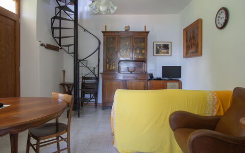 La Coccinella: Pièce, Propriété, Meubles, Bâtiment, Design Intérieur, Sol, Salon, Table, Maison, Mur