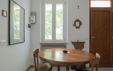 La Coccinella: Pièce, Propriété, Meubles, Design Intérieur, Table, Bâtiment, Sol, Maison, Fenêtre, Daylighting