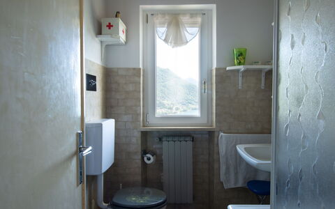 La Coccinella: Salle De Bains, Pièce, Propriété, Luminaire Plomberie, Toilette, Maison, Architecture, Design Intérieur, Sol, Bâtiment