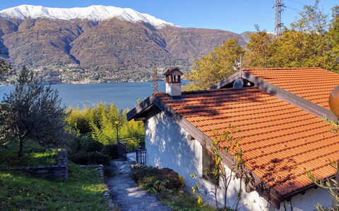 Annita: Plante, Ciel, L'Eau, Bâtiment, Fenêtre, Montagne, Feuille, Paysage Naturel, Maison, Arbre