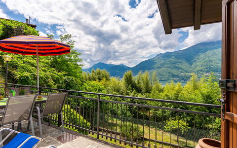 Annita: Nuage, Ciel, Écorégion, Vert, Plante, Bleu, Ombre, Porche, Montagne, Arbre