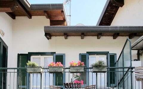 Gaia: Propriété, Balcon, Bâtiment, Maison, Architecture, Immobilier, Zone Résidentielle, Domicile, Toit, Façade