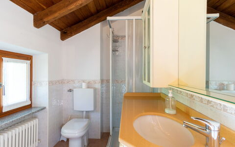 Rosa (Vna205): Miroir, Luminaire Plomberie, Robinet, Propriété, Évier, Bâtiment, Salle De Bains, Lavabo, Bois, Violet