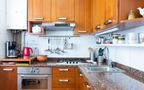 Stefania (Vna370): Comptoir, Cabinetry, Propriété, Cuisinière, Cuisine, Appareil De Cuisine, Évier, Bois, Evier, Éclairage