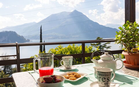 Stefania (Vna370): Aliments, Table, Nuage, Ciel, Plante, Vaisselle, Montagne, Vaisselle, Drinkware, Tasse À Café