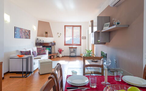 Stefania (Vna370): Table, Propriété, Meubles, Chaise, Vaisselle, Vaisselle, Cadre, Bois, Éclairage, Design Intérieur