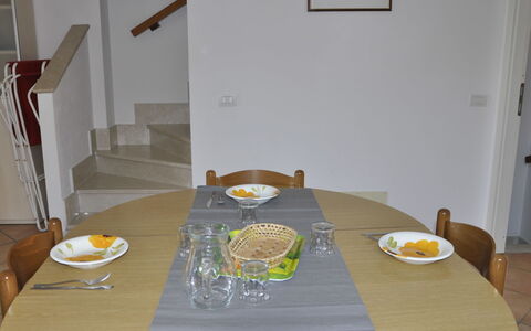 Belvedere: Aliments, Vaisselle, Table, Meubles, Vaisselle, Assiette, Chaise, Serveware, Design Intérieur, Cadre