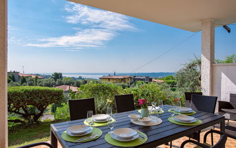 Incantevole: Propriété, Immobilier, Maison, Design Intérieur, Bâtiment, Pièce, Domicile, Ciel, Balcon, Toit