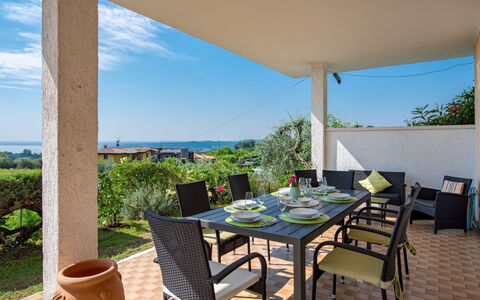 Incantevole: Propriété, Immobilier, Bâtiment, Meubles, Pièce, Maison, Table, Design Intérieur, Patio, Domicile