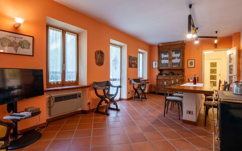 Cascina Calore: Cadre, Table, Meubles, Bureau, Éclairage, Plante D'Appartement, Bois, Cabinetry, Design Intérieur, Salon