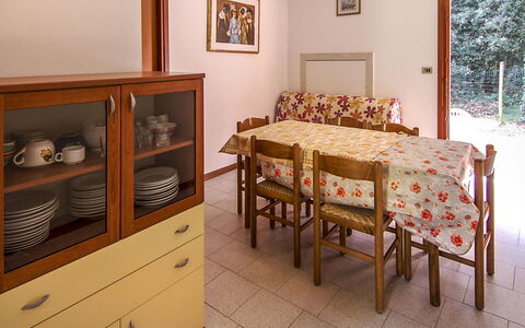 Rosolina Mare 642: Pièce, Meubles, Propriété, Table, Design Intérieur, Salle À Manger, Bâtiment, Immobilier, Sol, Maison