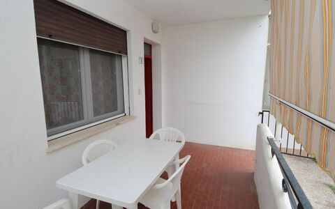 Villa Fausta: Propriété, Meubles, Table, Fenêtre, Bois, Bâtiment, Design Intérieur, Sol, Chaise, Sol