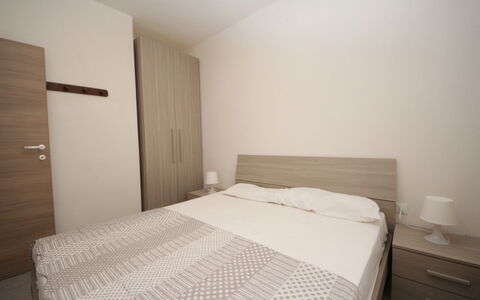 Villa Fausta: Meubles, Bâtiment, Confort, Bois, Lit, Cadre De Lit, Design Intérieur, Sol, Sol